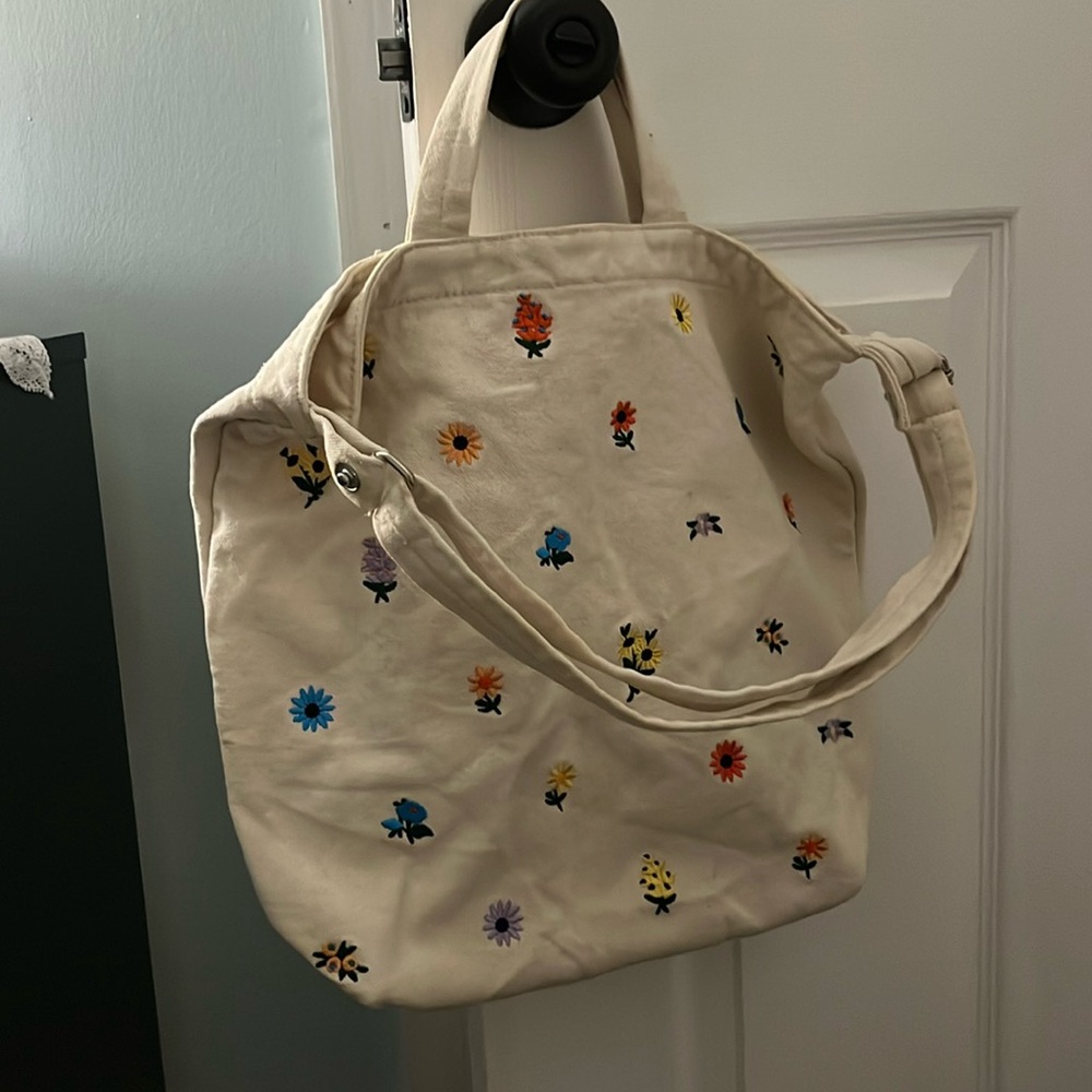 BAGGU duck bag, daisy embroidered